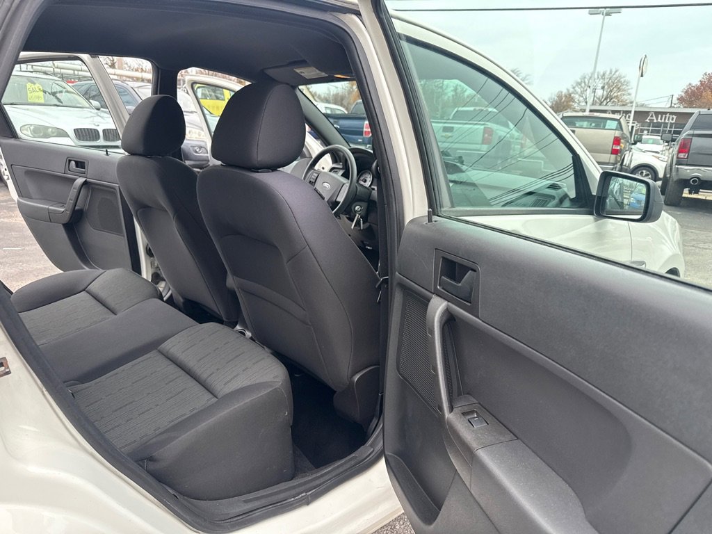 Used 2011 Ford Focus SE image 13