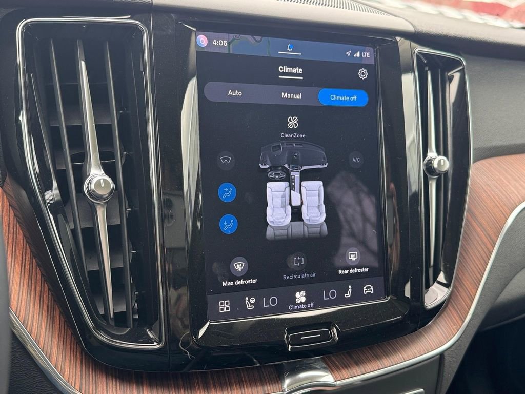 Certified 2023 Volvo XC60 B5 Plus w/ Climate Package image 18