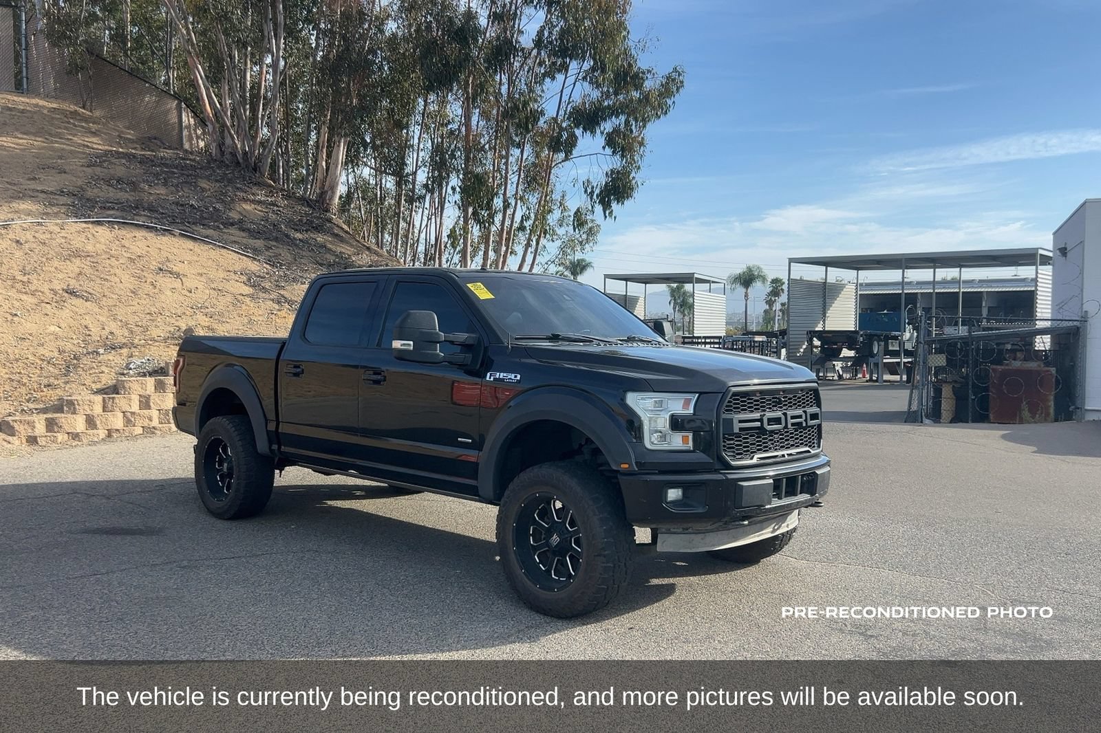 Used 2015 Ford F150 Lariat w/ Equipment Group 502A Luxury AWD/4WD image 3