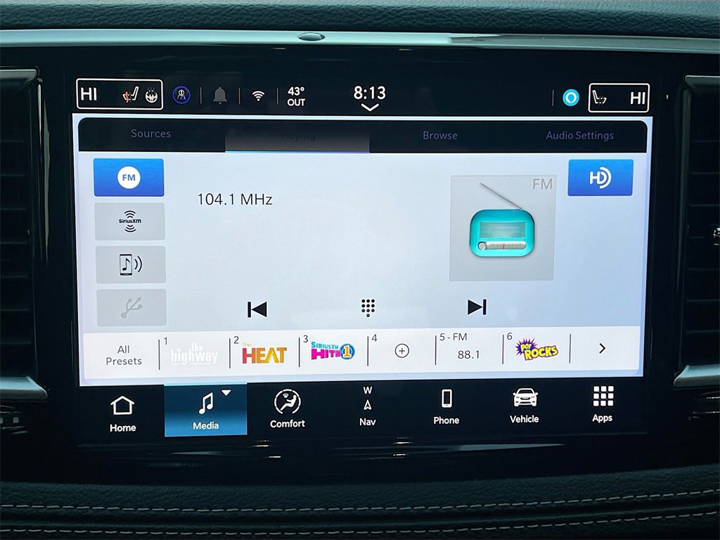 Used 2025 Chrysler Pacifica Limited image 15