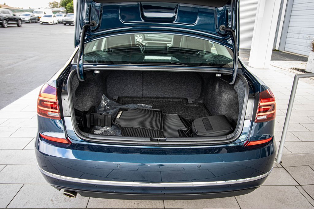 Used 2018 Volkswagen Passat 2.0T SE image 17