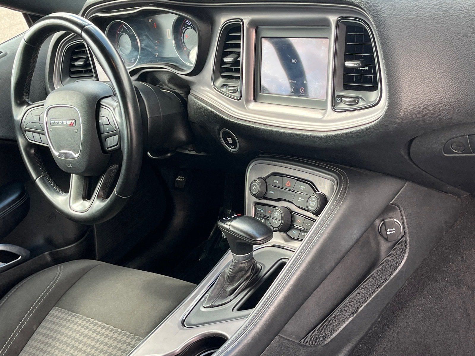 Used 2023 Dodge Challenger SXT RWD image 9