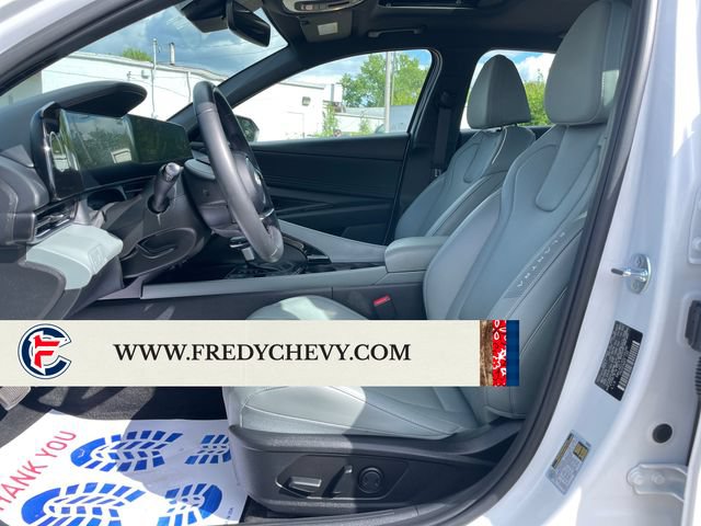 Used 2025 Hyundai Elantra Limited FWD image 9
