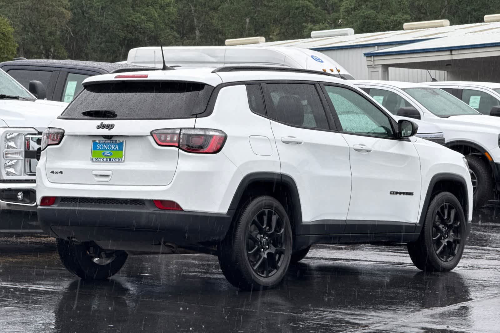 Used 2025 Jeep Compass Latitude w/ Altitude Special Edition AWD/4WD image 4