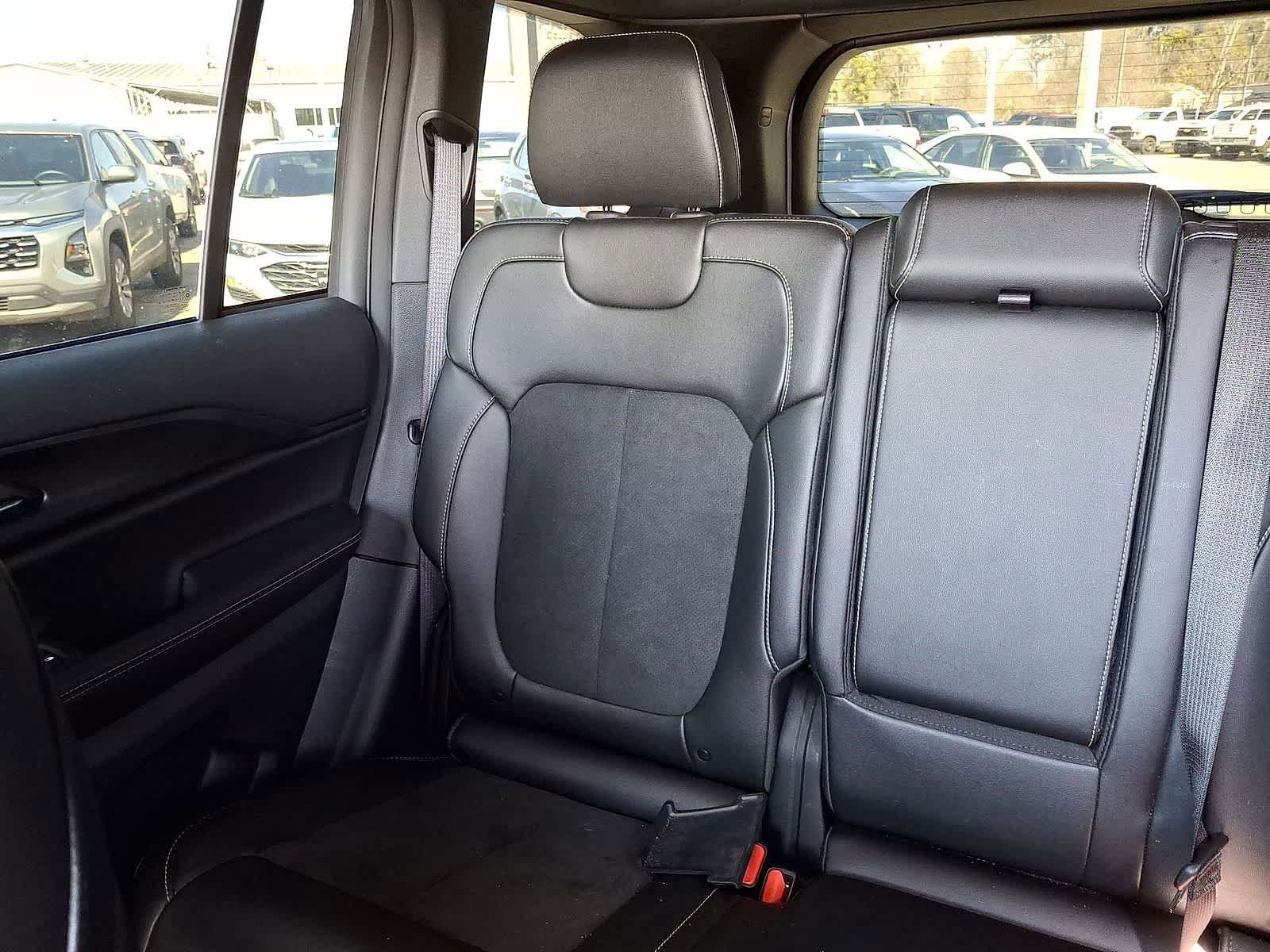 Used 2025 Jeep Grand Cherokee Altitude image 13