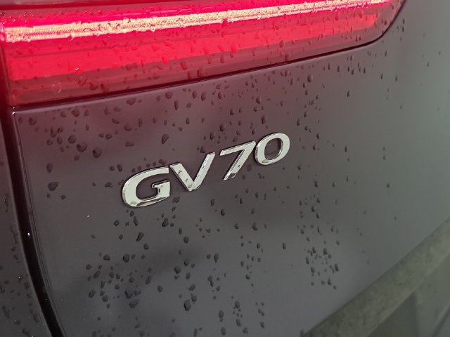Used 2022 Genesis GV70 2.5T w/ Sport Prestige Package AWD/4WD image 6