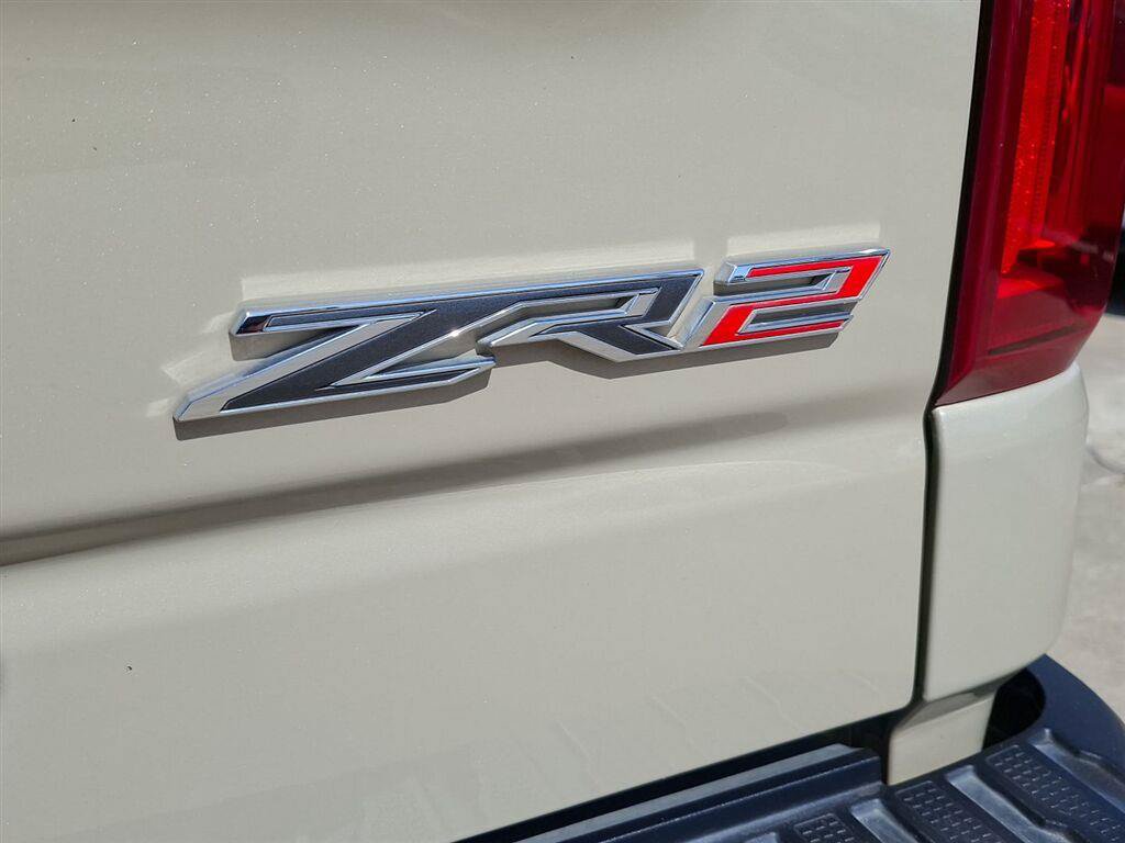 Used 2022 Chevrolet Silverado 1500 ZR2 w/ Technology Package AWD/4WD image 9