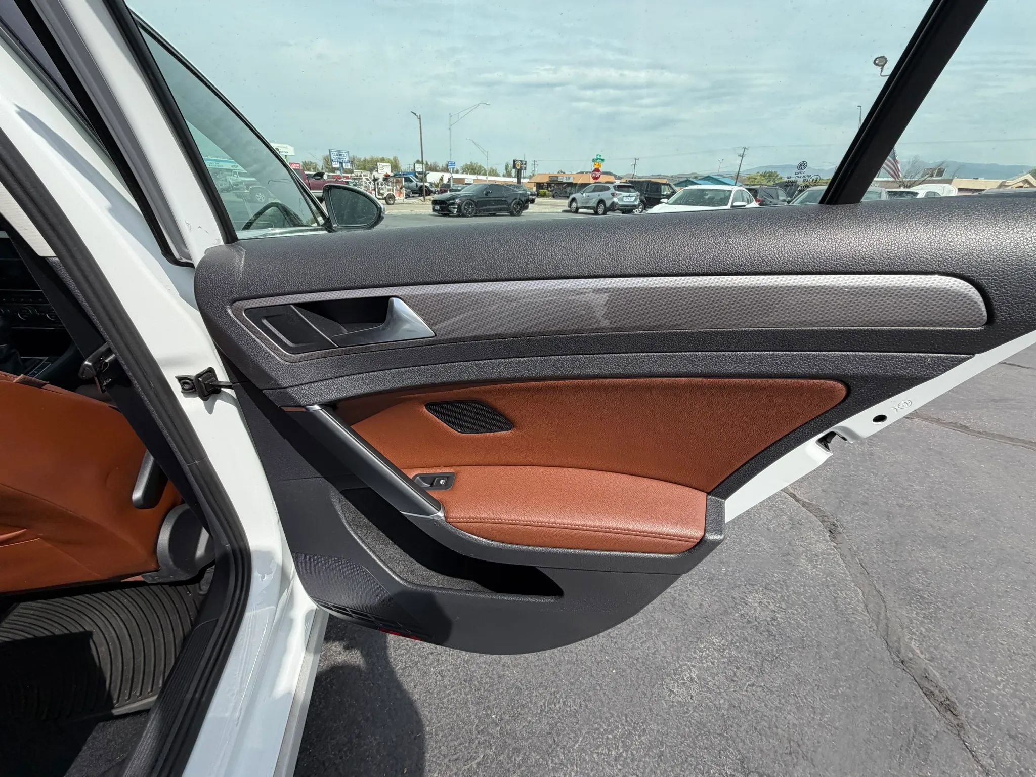 Used 2018 Volkswagen Golf Alltrack SEL image 16