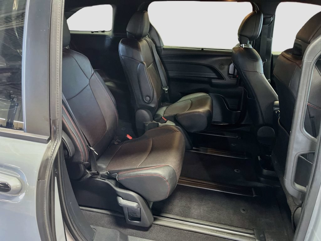 Used 2025 Toyota Sienna XSE w/ XSE Premium Package FWD image 30