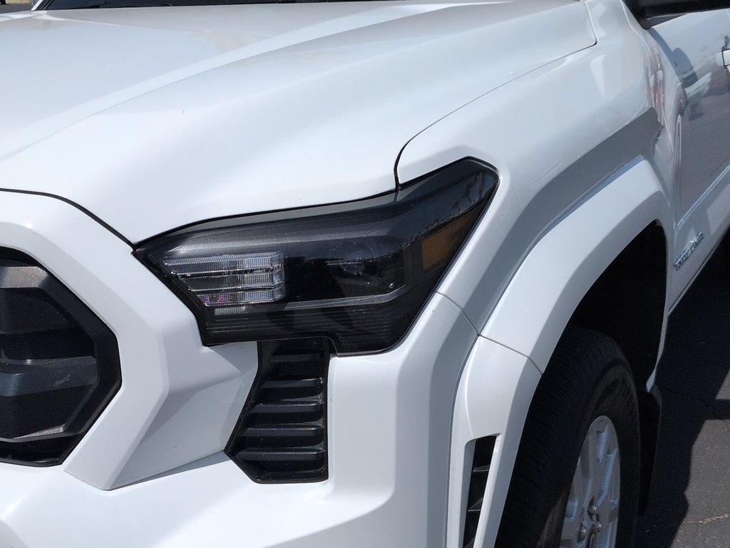 Used 2025 Toyota Tacoma SR5 AWD/4WD image 8