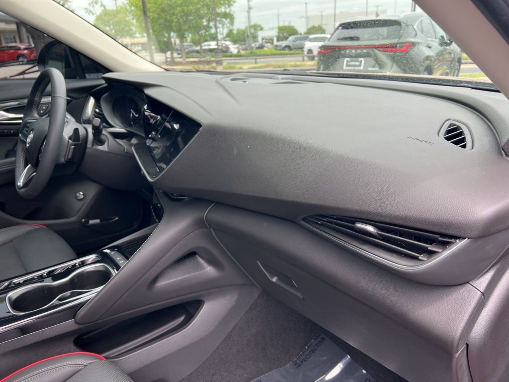 Used 2022 Buick Envision Essence w/ Technology Package I FWD image 27