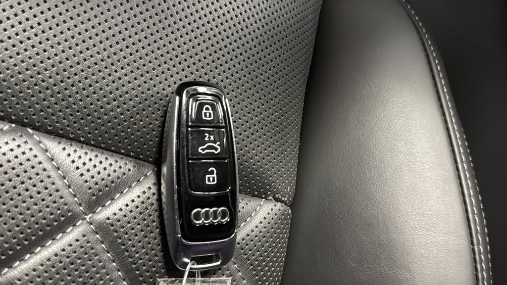 Used 2024 Audi S8 w/ S8 Comfort Plus Package AWD/4WD image 22