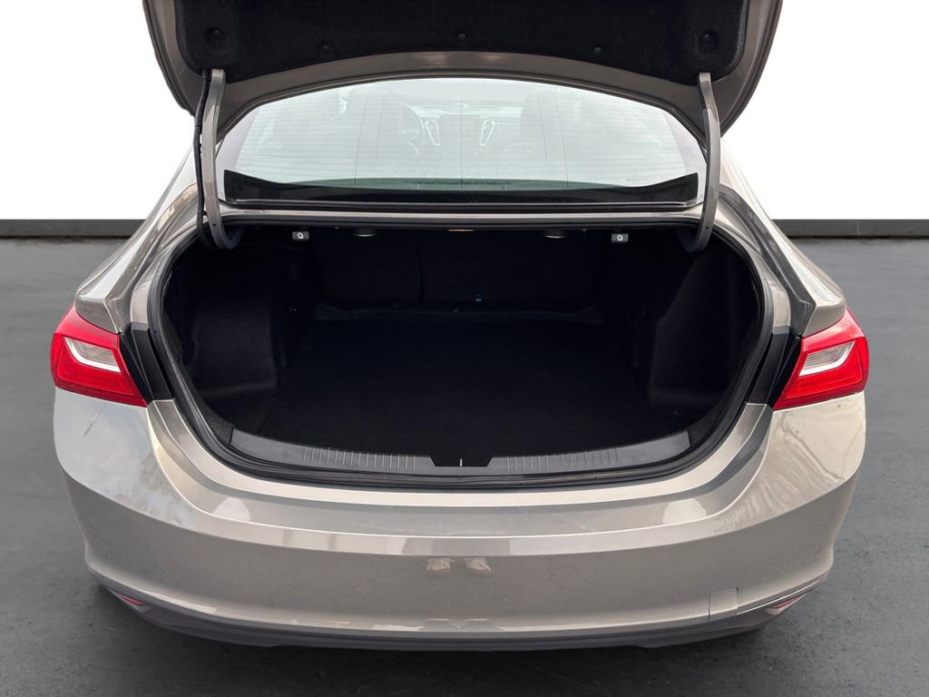 Used 2017 Chevrolet Malibu LT w/ Leather Package image 24