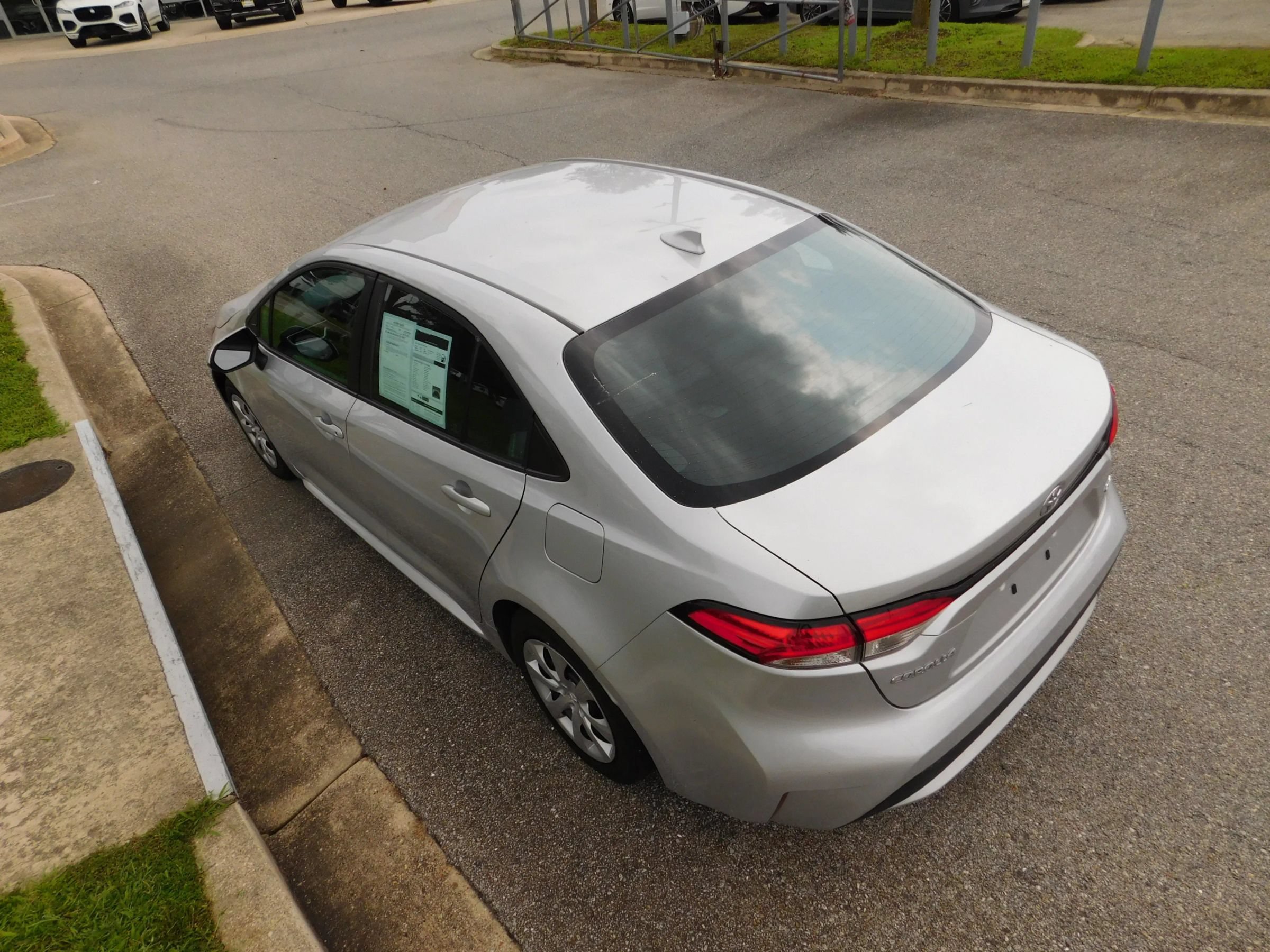 Used 2022 Toyota Corolla LE FWD image 8