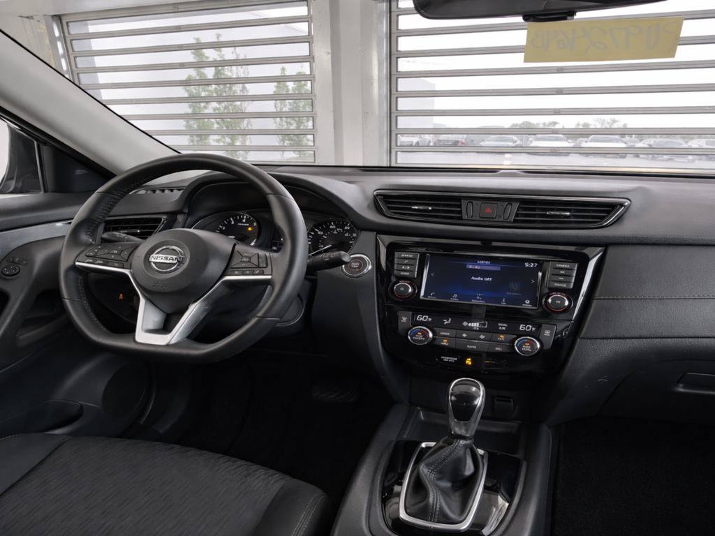 Used 2018 Nissan Rogue SV FWD image 15