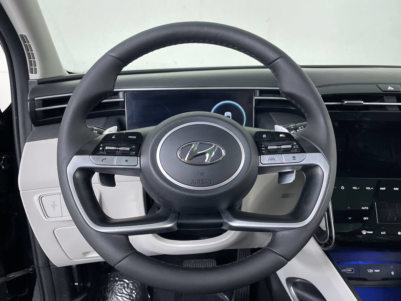 Used 2023 Hyundai Tucson Limited w/ Winter Package AWD/4WD image 13