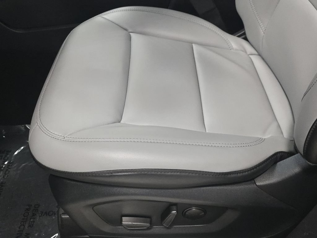 Used 2021 Ford Explorer XLT w/ Equipment Group 202A RWD image 17