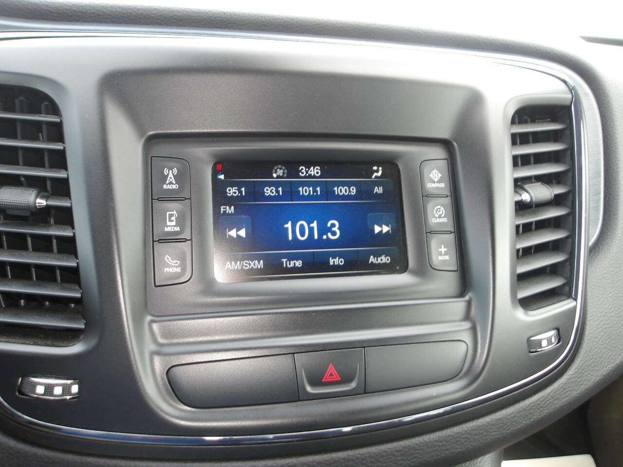 Used 2015 Chrysler 200 S FWD image 15