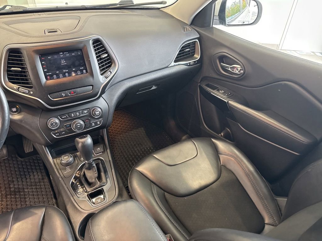 Used 2020 Jeep Cherokee Latitude Plus image 13