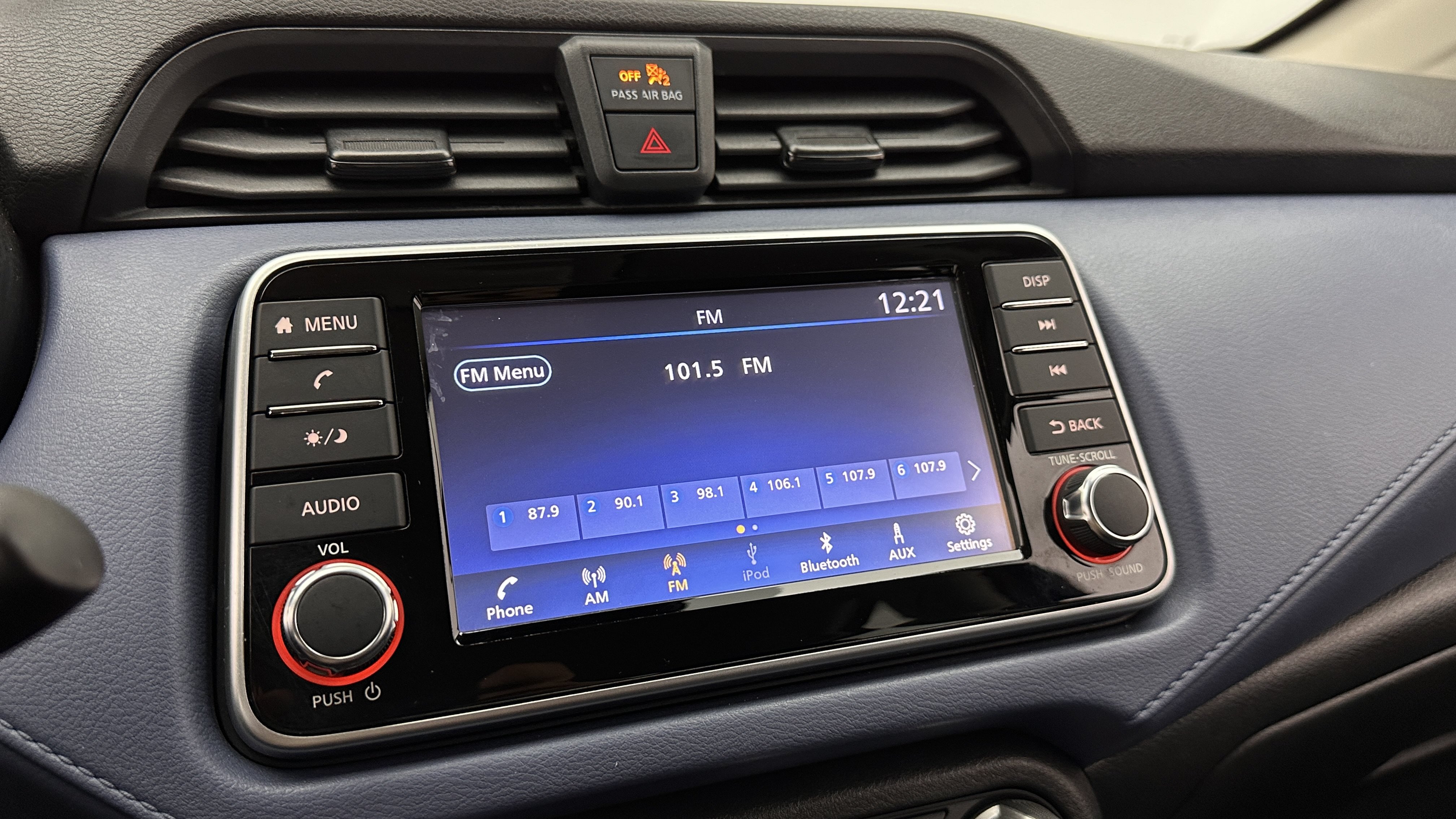 Used 2025 Nissan Versa SV FWD image 18