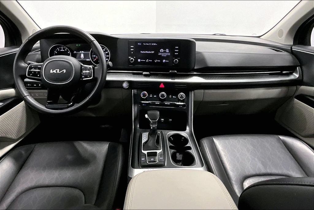 Used 2024 Kia Carnival LX FWD image 18