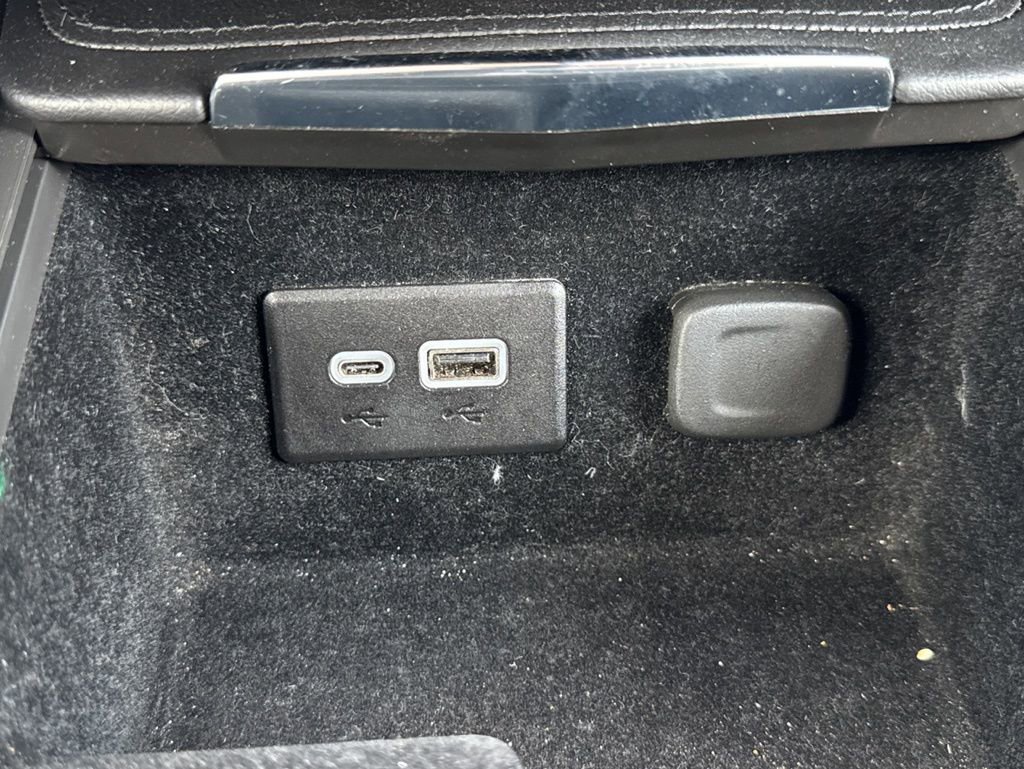 Used 2024 Cadillac XT4 Premium Luxury image 19