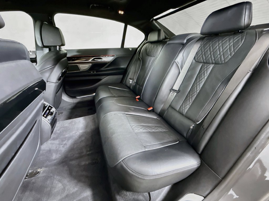 Used 2022 BMW 750i xDrive w/ M Sport Package AWD/4WD image 26