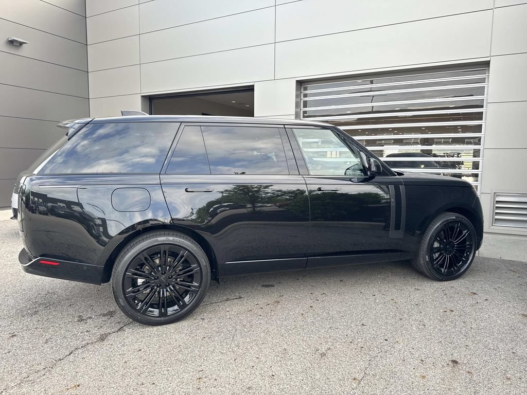 New 2026 Land Rover Range Rover Long Wheelbase SE AWD/4WD image 8