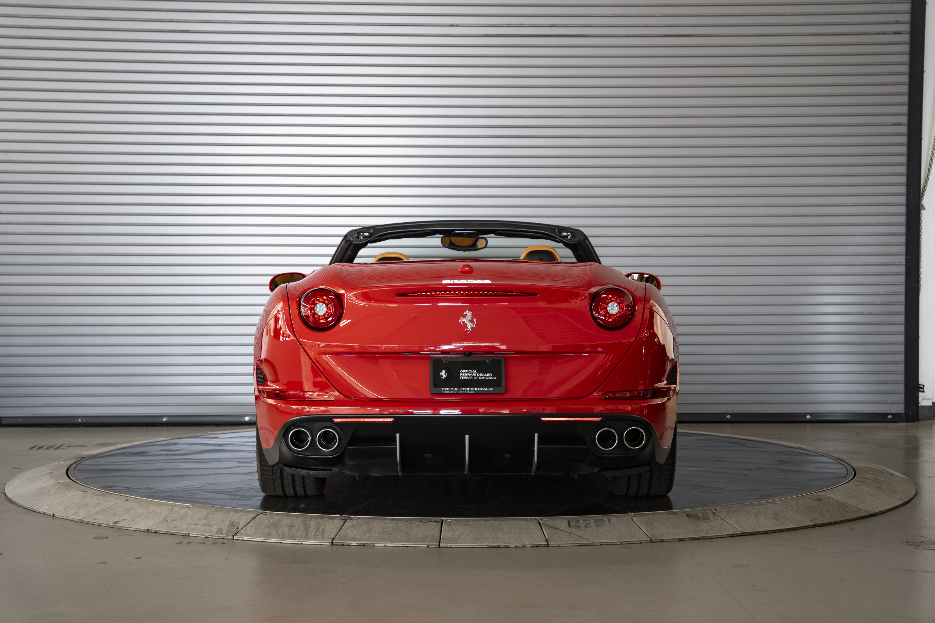 Used 2016 Ferrari California T RWD image 4