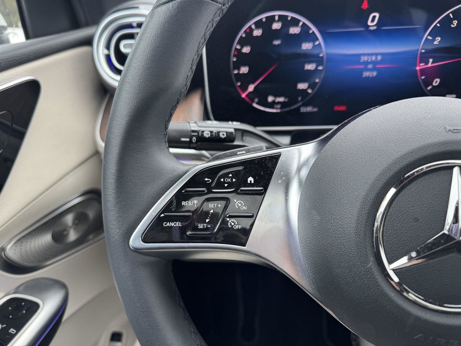 Certified 2025 Mercedes-Benz GLC 300 image 11