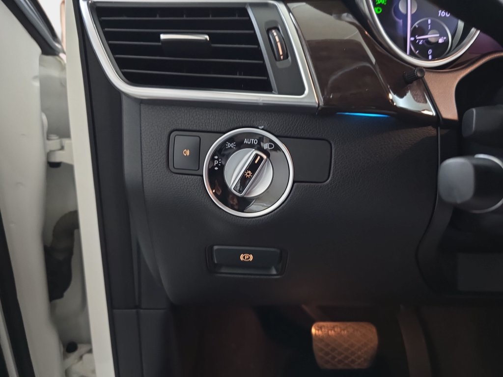 Used 2014 Mercedes-Benz GL 450 4MATIC image 25