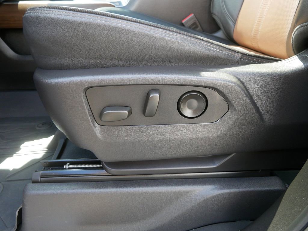 Used 2024 Chevrolet Silverado 3500 High Country w/ High Country Premium Package AWD/4WD image 20