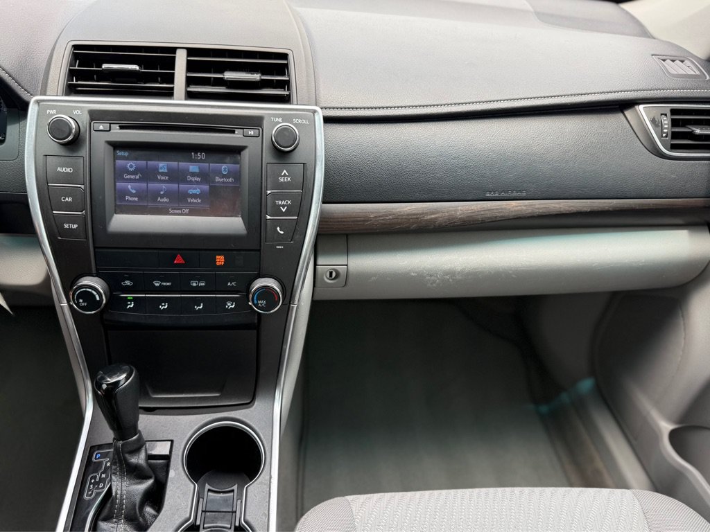 Used 2017 Toyota Camry LE FWD image 11