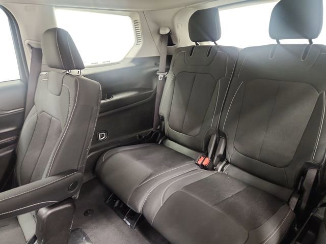 Used 2023 Jeep Grand Cherokee L Laredo image 25