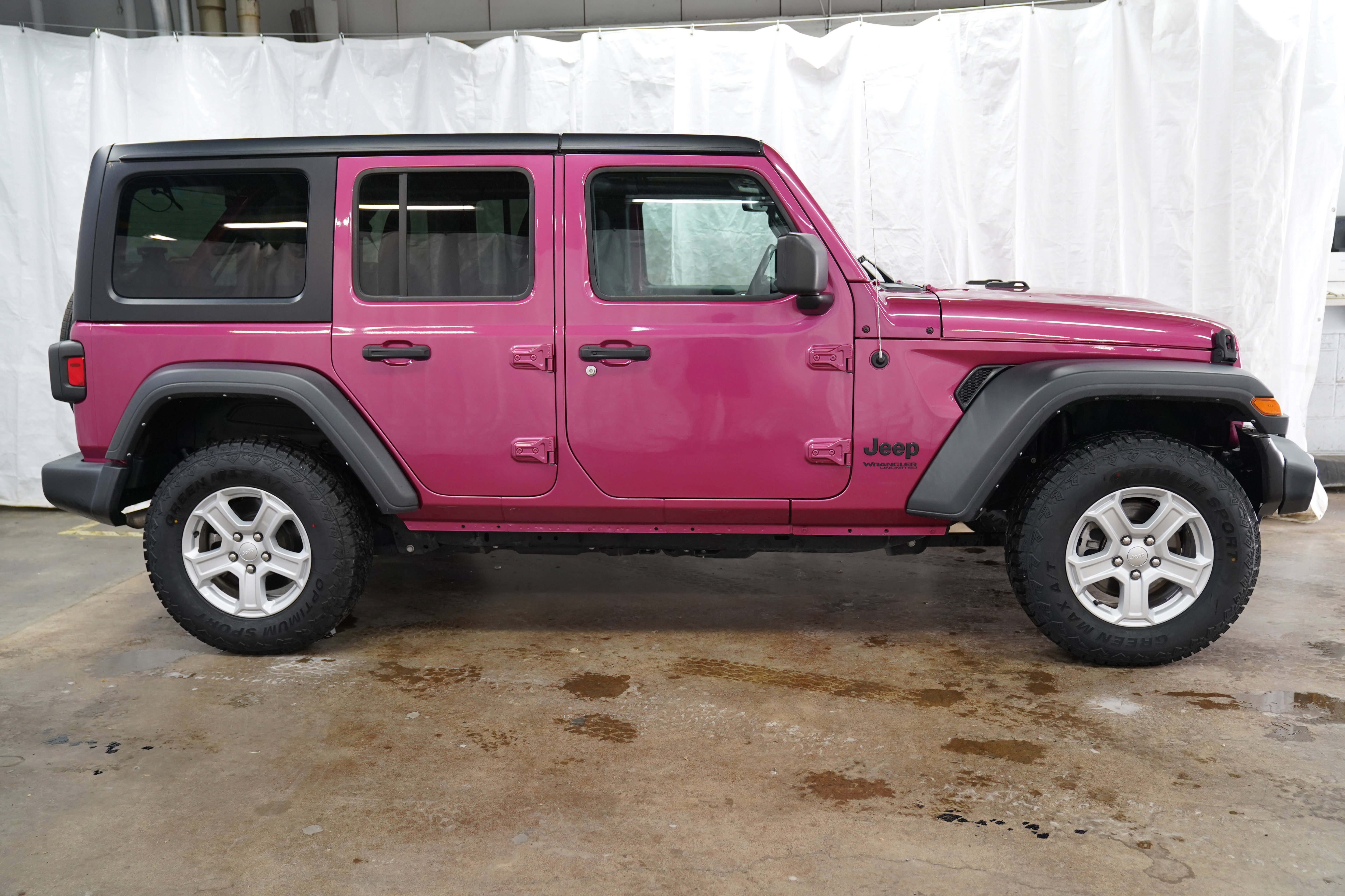 Used 2022 Jeep Wrangler Unlimited Sport AWD/4WD image 2