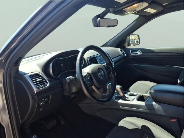 Used 2019 Jeep Grand Cherokee Laredo w/ Security & Convenience Group AWD/4WD image 11