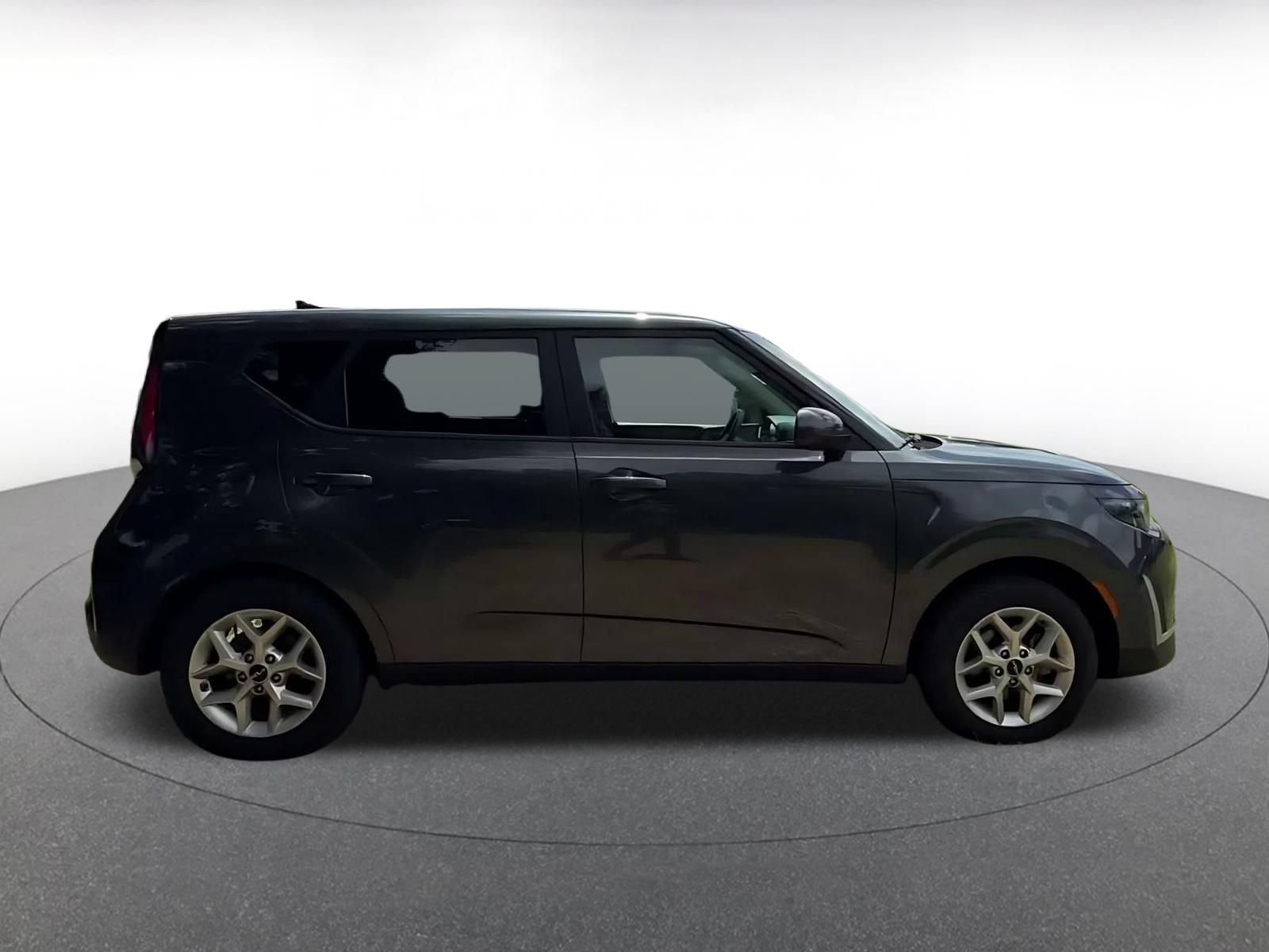 Used 2025 Kia Soul LX w/ LX Technology Package FWD image 15