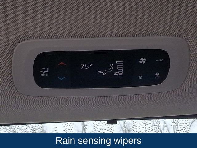 Used 2021 Chrysler Pacifica Touring image 21