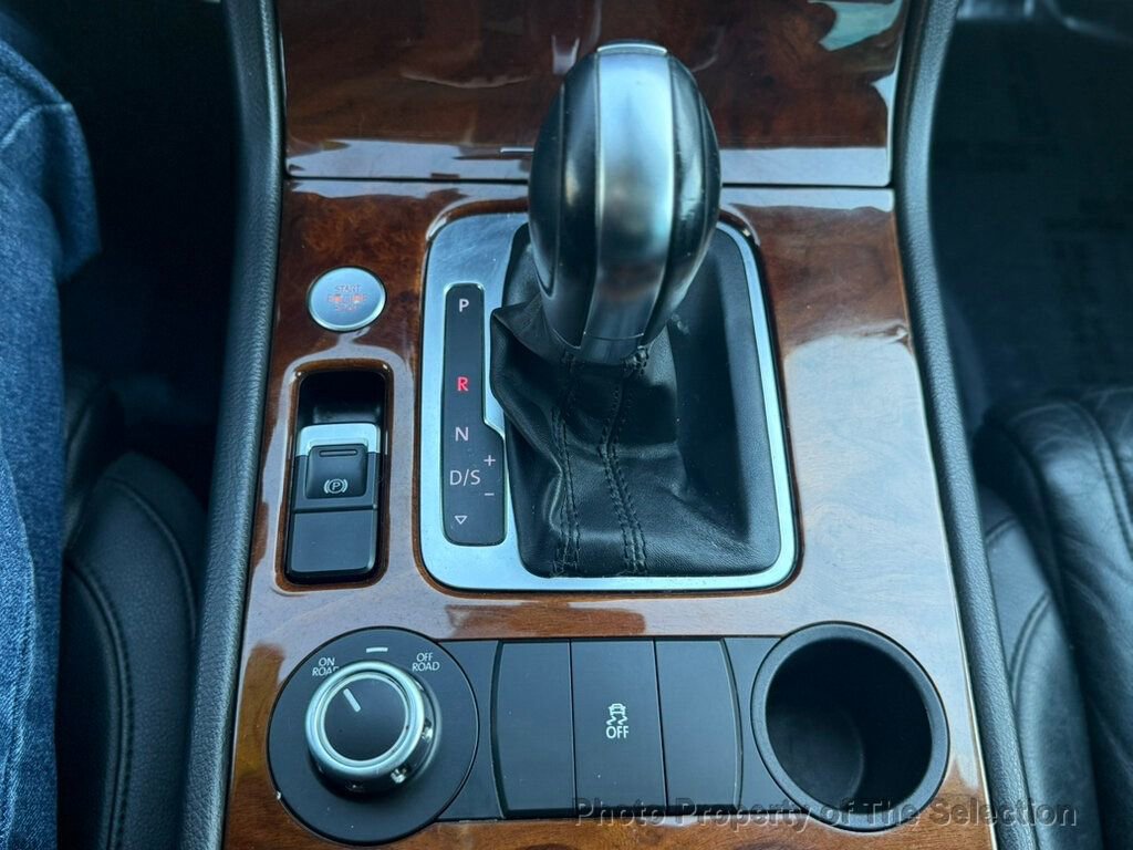 Used 2014 Volkswagen Touareg TDI image 33