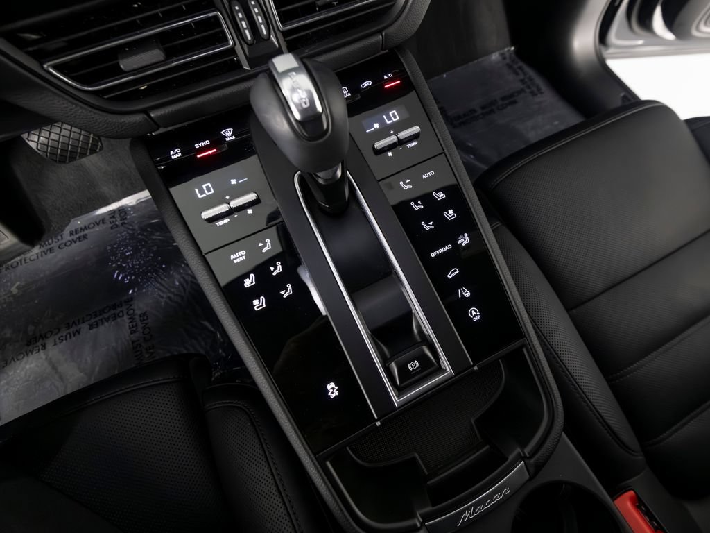 Certified 2026 Porsche Macan AWD/4WD image 30