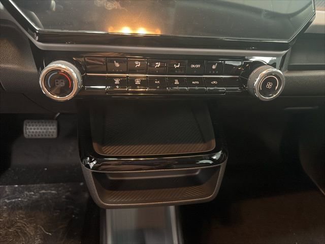 New 2027 Chevrolet Bolt LT w/ Comfort Package FWD image 23