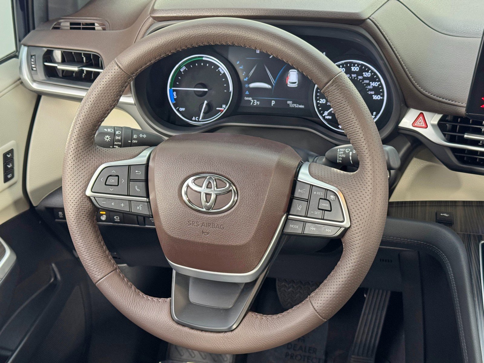 Used 2024 Toyota Sienna Platinum image 22