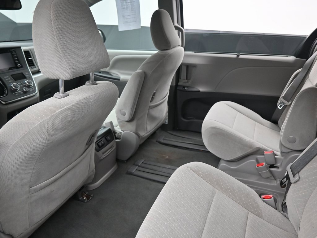 Used 2019 Toyota Sienna LE image 38