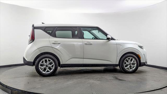 Used 2023 Kia Soul LX w/ Option Group 015 FWD image 9