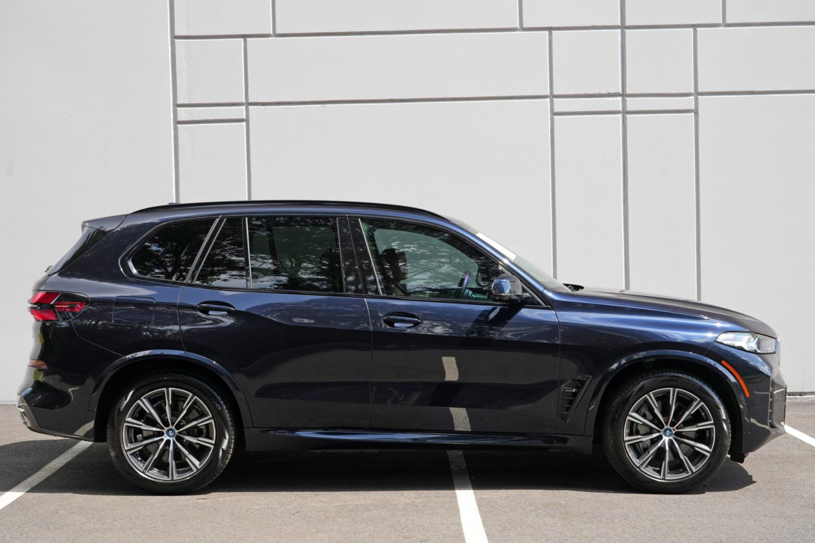 Used 2024 BMW X5 xDrive50e w/ M Sport Package AWD/4WD image 58