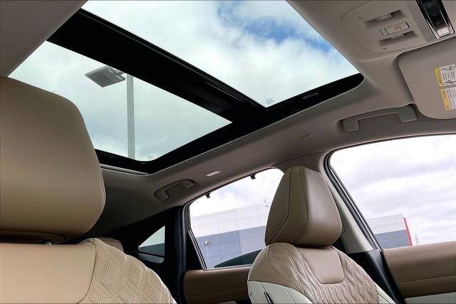 Certified 2025 Nissan Murano Platinum w/ Cargo Package image 21