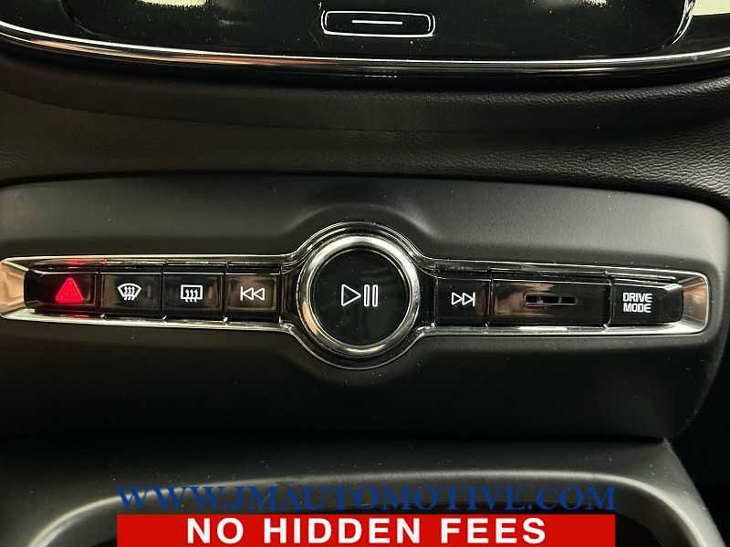 Used 2020 Volvo XC40 T5 R-Design image 38