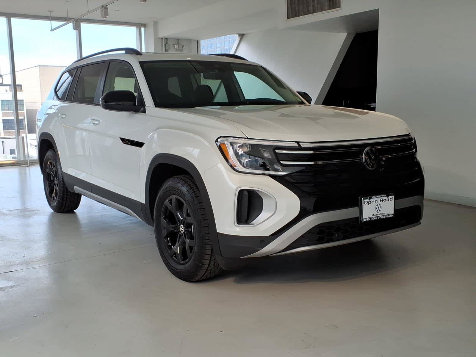 Used 2026 Volkswagen Atlas Peak Edition AWD/4WD image 3