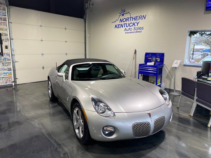 Used 2008 Pontiac Solstice Convertible w/ Premium Package image 1