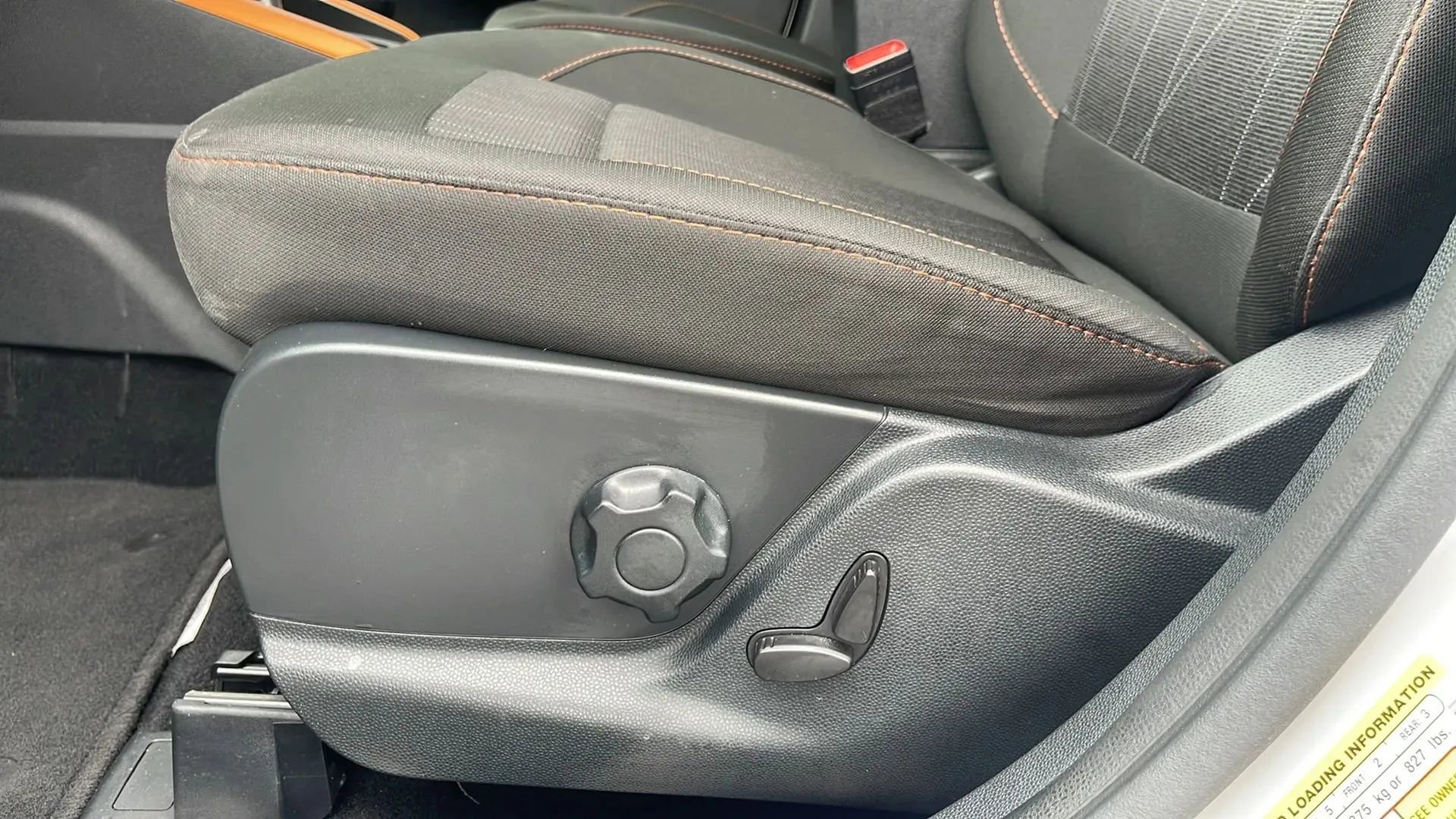 Used 2021 Ford EcoSport SE w/ SE Convenience Package image 16